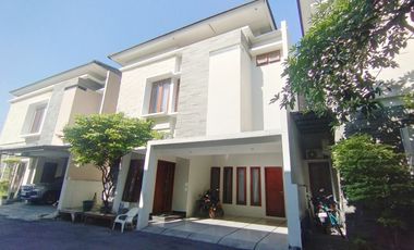 Rumah Mewah Furnish Tengah Kota Solo 2 Lantai dalam Cluster