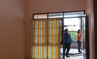 Disewakan Rumah di Babatan Pratama Sudah Renov Wiyung dkt Pakuwon