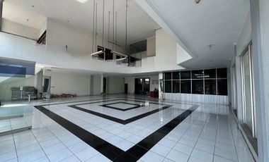 DI SEWAKAN / JUAL EX SHOWROOM DI PUSAT KOTA SEMARANG