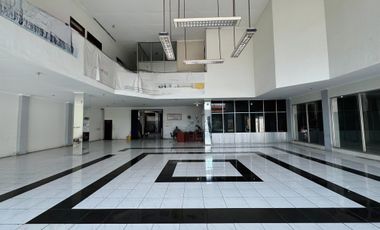 DI SEWAKAN / JUAL EX SHOWROOM DI PUSAT KOTA SEMARANG