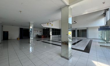 DI SEWAKAN / JUAL EX SHOWROOM DI PUSAT KOTA SEMARANG