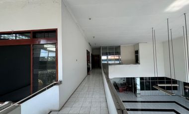 DI SEWAKAN / JUAL EX SHOWROOM DI PUSAT KOTA SEMARANG