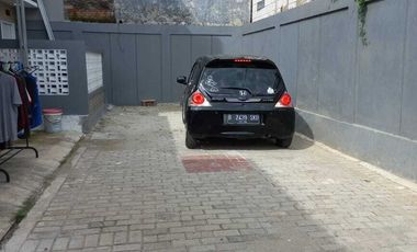 Disewakan rumah 2 lantai lokasi dekat stasiun Lrt ciracas dan mabes