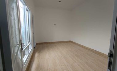 Disewakan rumah 2 lantai lokasi dekat stasiun Lrt ciracas dan mabes