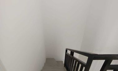 Disewakan rumah 2 lantai lokasi dekat stasiun Lrt ciracas dan mabes