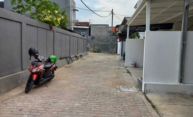Disewakan rumah 2 lantai lokasi dekat stasiun Lrt ciracas dan mabes
