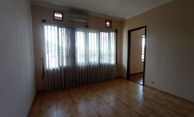 Dijual Cepat Murah Rumah LUX 3 Lantai Di Komplek Elite Setra Duta