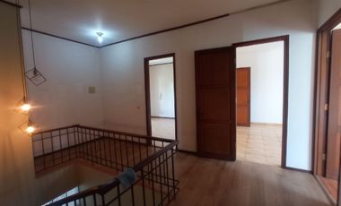 Dijual Cepat Murah Rumah LUX 3 Lantai Di Komplek Elite Setra Duta