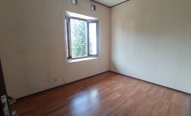 Dijual Cepat Murah Rumah LUX 3 Lantai Di Komplek Elite Setra Duta