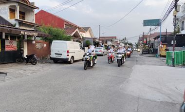 Dijual rumah Mesin Uang di pinggir jalan , dekat Galaxi, Bekasi