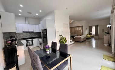 Rumah Mewah Modern Tropis di Perumahan Elit Fajar Indah Solo