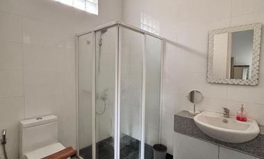 Rumah Mewah Modern Tropis di Perumahan Elit Fajar Indah Solo