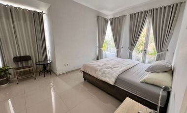 Rumah Mewah Modern Tropis di Perumahan Elit Fajar Indah Solo