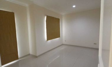 Disewakan Rumah Green Lake City di Cluster Europe uk.10x20m Siap Huni