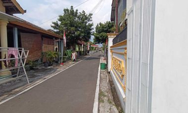 Rumah Klasik di Jaten, Dekat Palur, Dekat Jl. Dempo