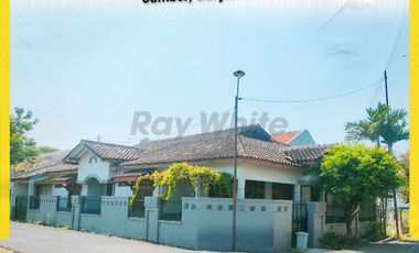 Rumah Hook Klasik di Sumber, Kawasan Elit Solo