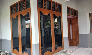 Rumah Hook Klasik di Sumber, Kawasan Elit Solo