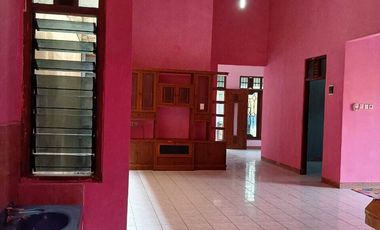 Rumah Hook Klasik di Sumber, Kawasan Elit Solo