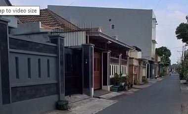 Rumah Modern di Gedangan Solo Baru, IMB 2,5 Lantai