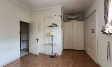 Rumah Tengah Kota Daerah Srimahi 2 lantai Minimalis
