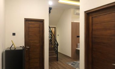 RUMAH 2 LANTAI ONE GATE SYSTEM 3 MENIT KE KAMPUS ISI DI SEWON BANTUL