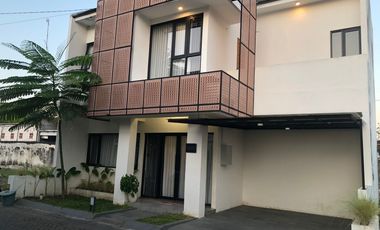 RUMAH 2 LANTAI ONE GATE SYSTEM 3 MENIT KE KAMPUS ISI DI SEWON BANTUL