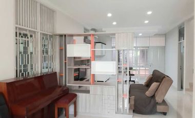 Rumah 2 Lantai Sudah Renovasi Dalam Klomplek Petukangan Selatan