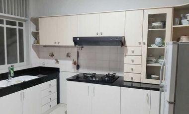 Rumah 2 Lantai Sudah Renovasi Dalam Klomplek Petukangan Selatan