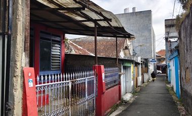 DIJUAL RUMAH TUA SUPER STRATEGIS – CUMA SELANGKAH KE ALUN-ALUN CIMAHI!