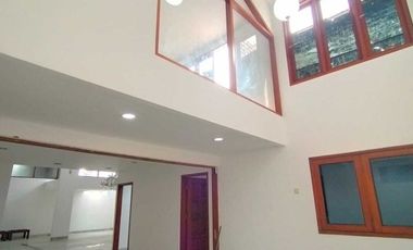 Disewakan Rumah 2lt Semifurnished di Kebayoran Baru - Jakarta Selatan