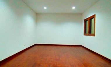 Disewakan Rumah 2lt Semifurnished di Kebayoran Baru - Jakarta Selatan