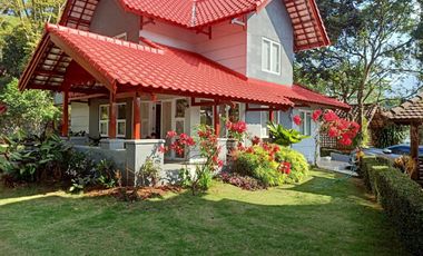 DIJUAL VILLA GRAND WHIZ TRAWAS - MOJOKERTO