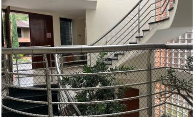 VENTA CASA CON PISCINA LOMA DE SAN JOSE SABANETA