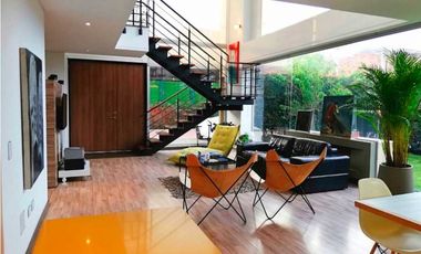 VENDO ILUMINADA CASA EN CONJUNTO CERRADO EN CAJICA (IC)