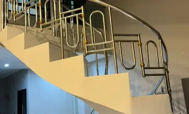 Dijual rumah 1.2 M mewah semifurnished LT 128 LB140 di galaxy depan taman