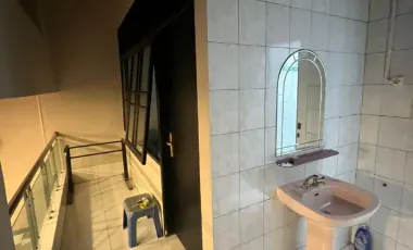 Dijual rumah 1.2 M mewah semifurnished LT 128 LB140 di galaxy depan taman