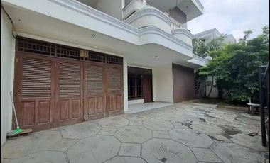 PARKIR 3 MBL DISEWAKAN RMH LUAS SIAP HUNI AKSES PNGGIR JLN 2 MBL TEBET