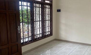 PARKIR 3 MBL DISEWAKAN RMH LUAS SIAP HUNI AKSES PNGGIR JLN 2 MBL TEBET