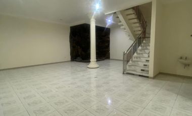 PARKIR 3 MBL DISEWAKAN RMH LUAS SIAP HUNI AKSES PNGGIR JLN 2 MBL TEBET