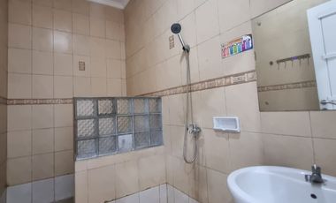 PARKIR 2 MBL DIKONTRAKAN RUMAH BAGUS LUAS 2LT PINGGIR JLN 2 MBL TEBET