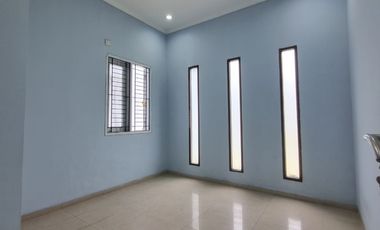 PARKIR 2 MBL DIKONTRAKAN RUMAH BAGUS LUAS 2LT PINGGIR JLN 2 MBL TEBET