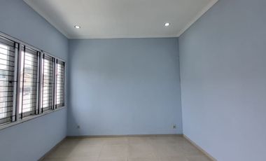 PARKIR 2 MBL DIKONTRAKAN RUMAH BAGUS LUAS 2LT PINGGIR JLN 2 MBL TEBET