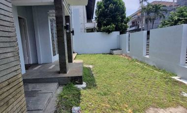 PARKIR 2 MBL DIKONTRAKAN RUMAH BAGUS LUAS 2LT PINGGIR JLN 2 MBL TEBET
