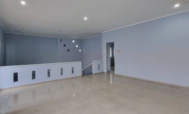 PARKIR 2 MBL DIKONTRAKAN RUMAH BAGUS LUAS 2LT PINGGIR JLN 2 MBL TEBET