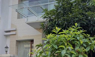 Murah rumah 3 lantai di Setraduta, jalan 2 mobil. Lingkungan oke