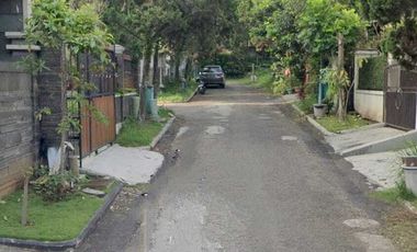 Murah rumah 3 lantai di Setraduta, jalan 2 mobil. Lingkungan oke