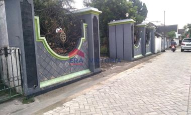 Rumah dekat Pasar Wates Tawang