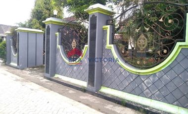 Rumah dekat Pasar Wates Tawang