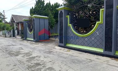 Rumah dekat Pasar Wates Tawang