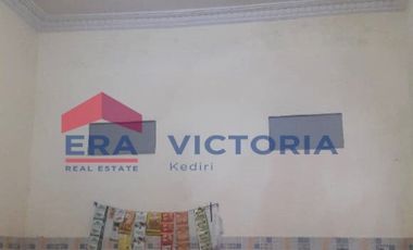 Rumah 2 lantai di Bundaran Sekartaji Kediri